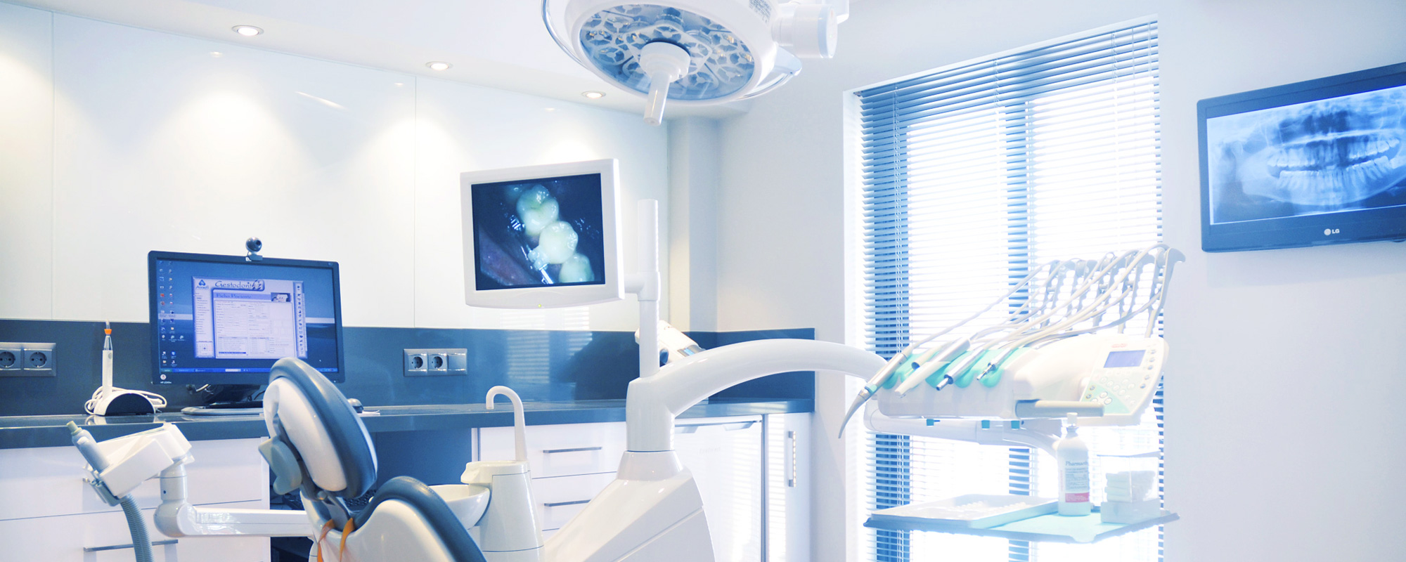 Las últimas tecnologías y el mejor equipo a tu servicio  en Molina Clínica Dental